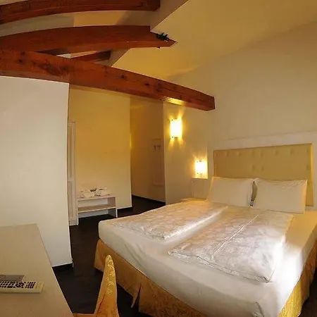 Alpen Eghel Hotel 3*